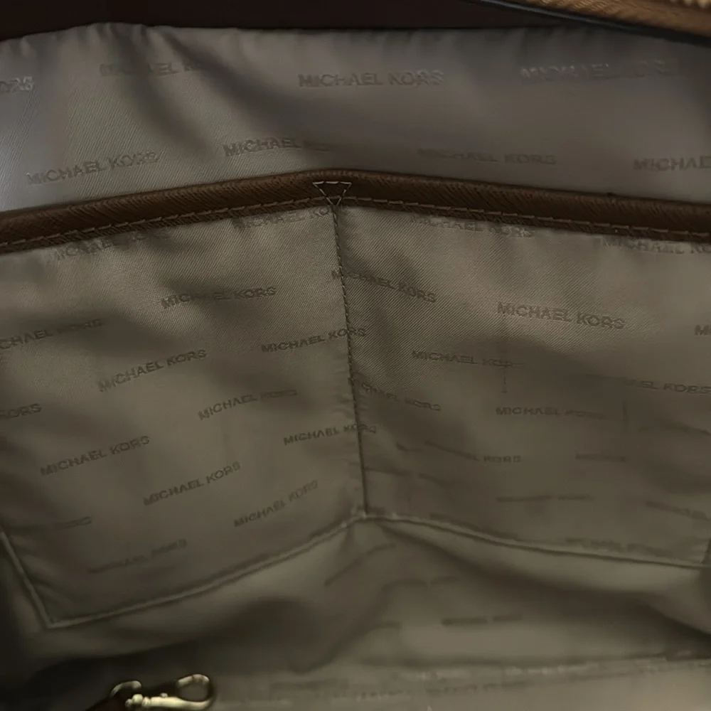 Michael Kora large tote with removable crossbody - Picture 9 of 9